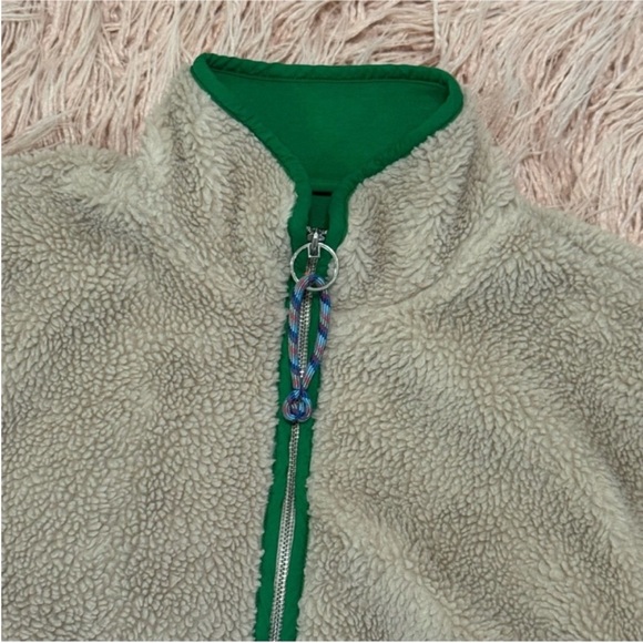 Urban Outfitters Beige Fleece Jacket with Blue Pockets and Green Trim - Picture 7 of 13